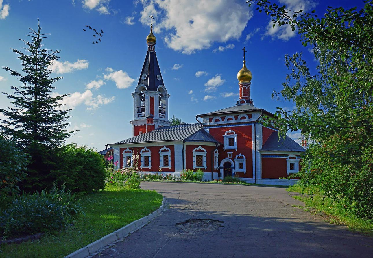 Храм свт. Николая Мирликийского, чудотворца в Сабурове