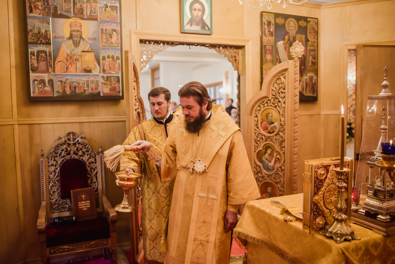 Епископ Бронницкий Фома совершил чин малого освящения нового храма на Патриаршем подворье при храме иконы Божией Матери “Троеручица”
