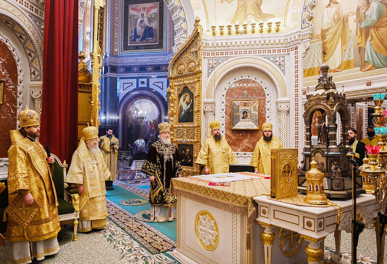 Епископ Сергиево-Посадский Фома сослужил Святейшему Патриарху Кириллу в Храме Христа Спасителя