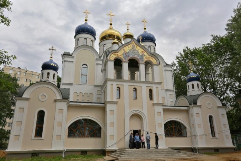 Храм святителя Николая Мирликийского в Булатниковском проезде